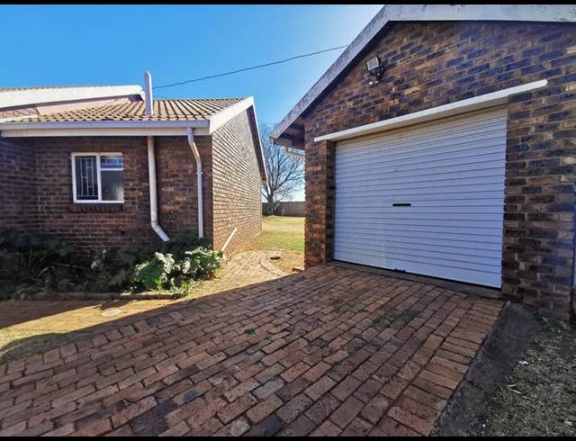 3 BEDROOM HOUSE FOR SALE IN GOLF PARK